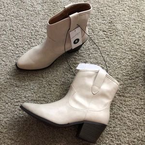 Target/Universal Thread cowboy boots